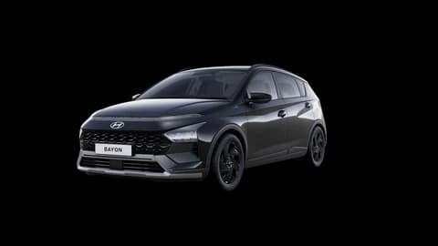 Hyundai BAYON, snett framifrån mot vit bakgrund