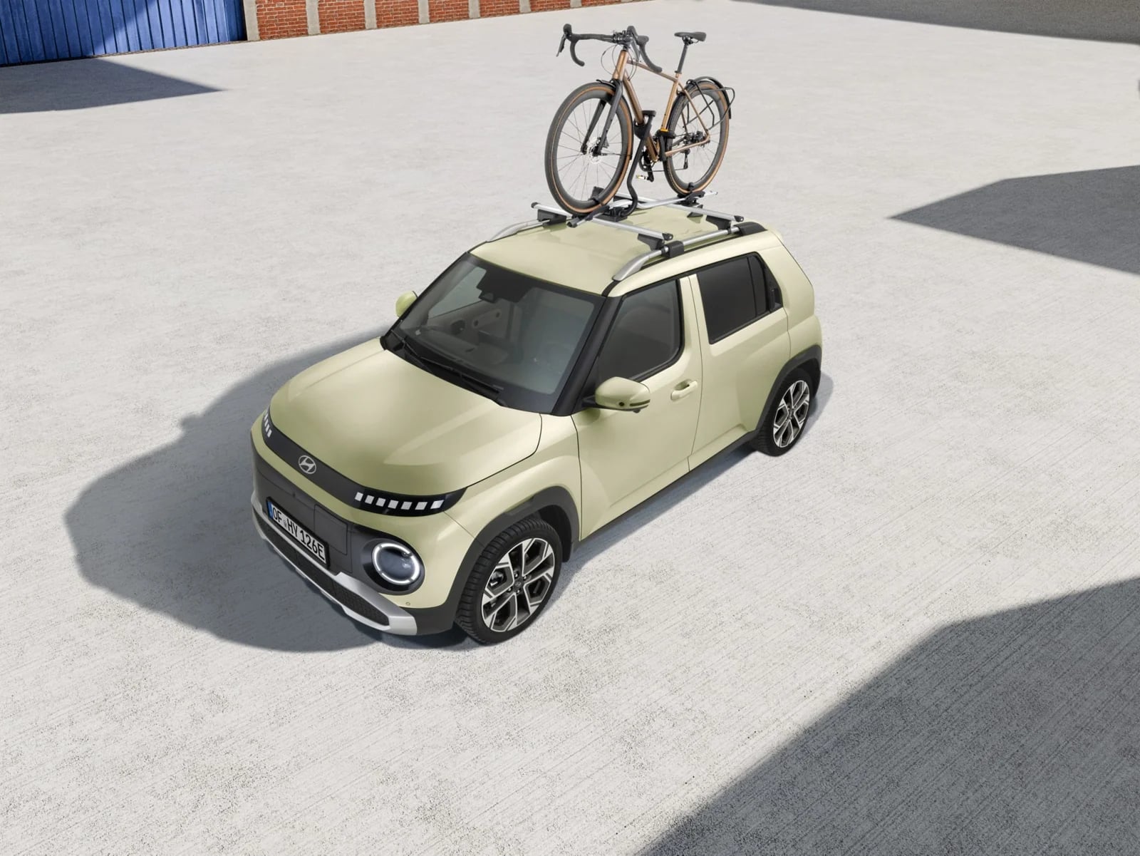 Cykelhållare med cykel på taket av Hyundai INSTER