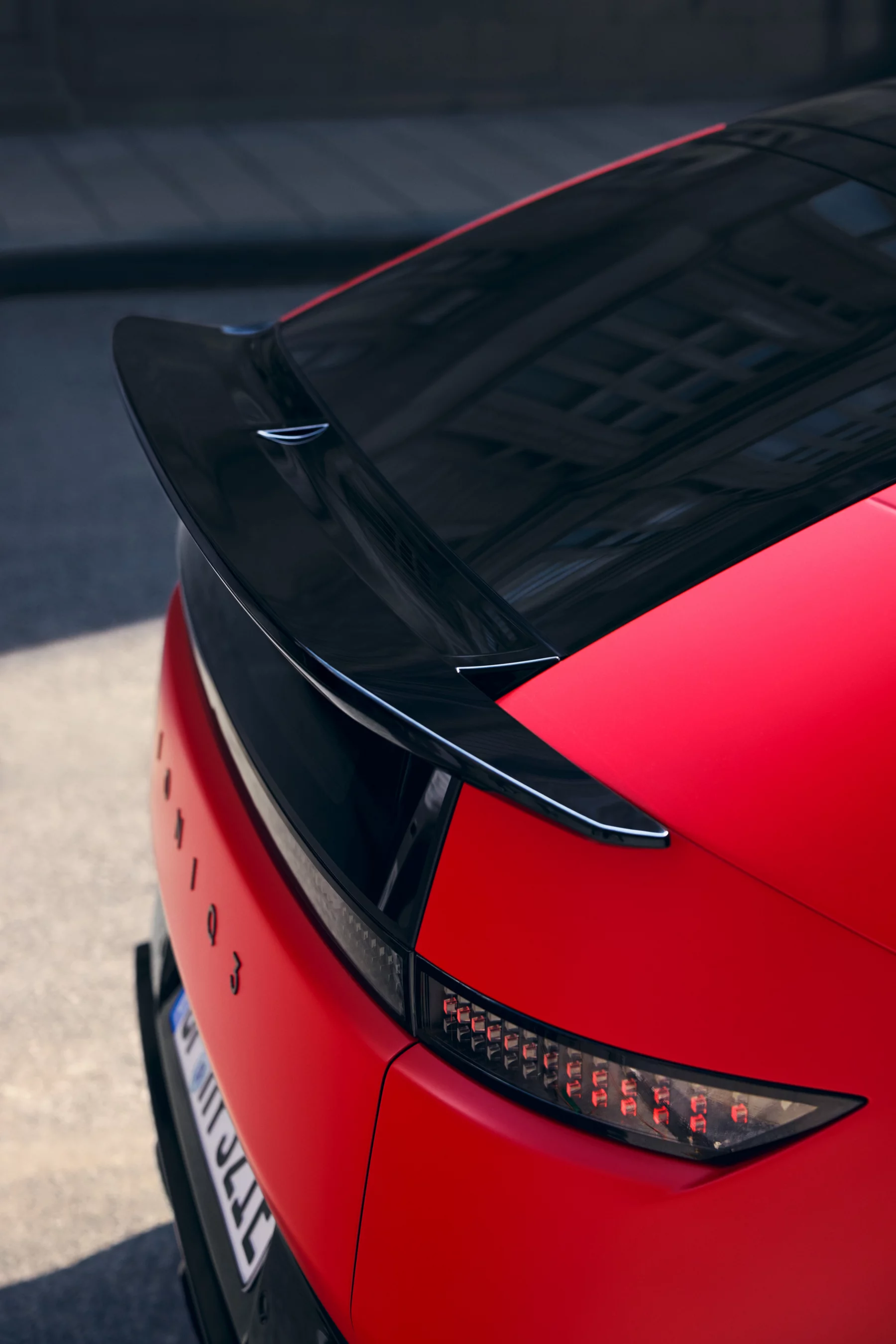 Ducktail-spoiler och bakljus på Hyundai IONIQ 3 N Line Evo