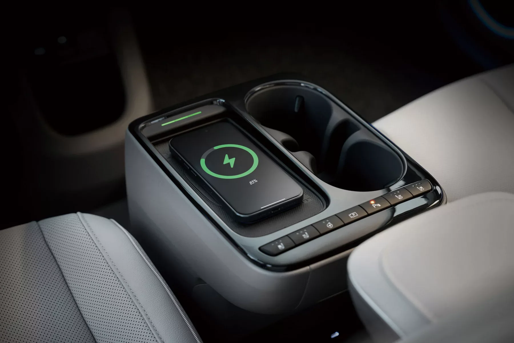 Trådlös mobilladdning i mittkonsolen på Hyundai IONIQ 5