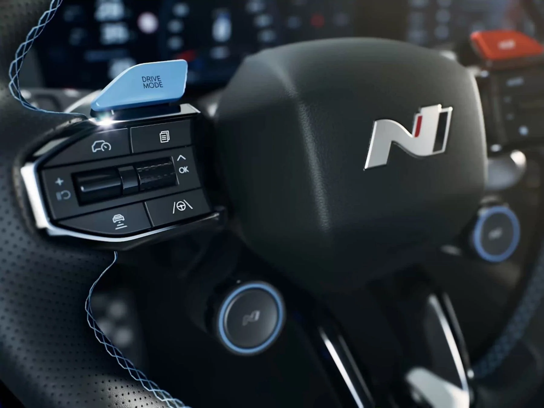 N-ratten i Hyundai IONIQ 5 N med röd N Grin Boost-knapp och blå Drive Mode-knapp