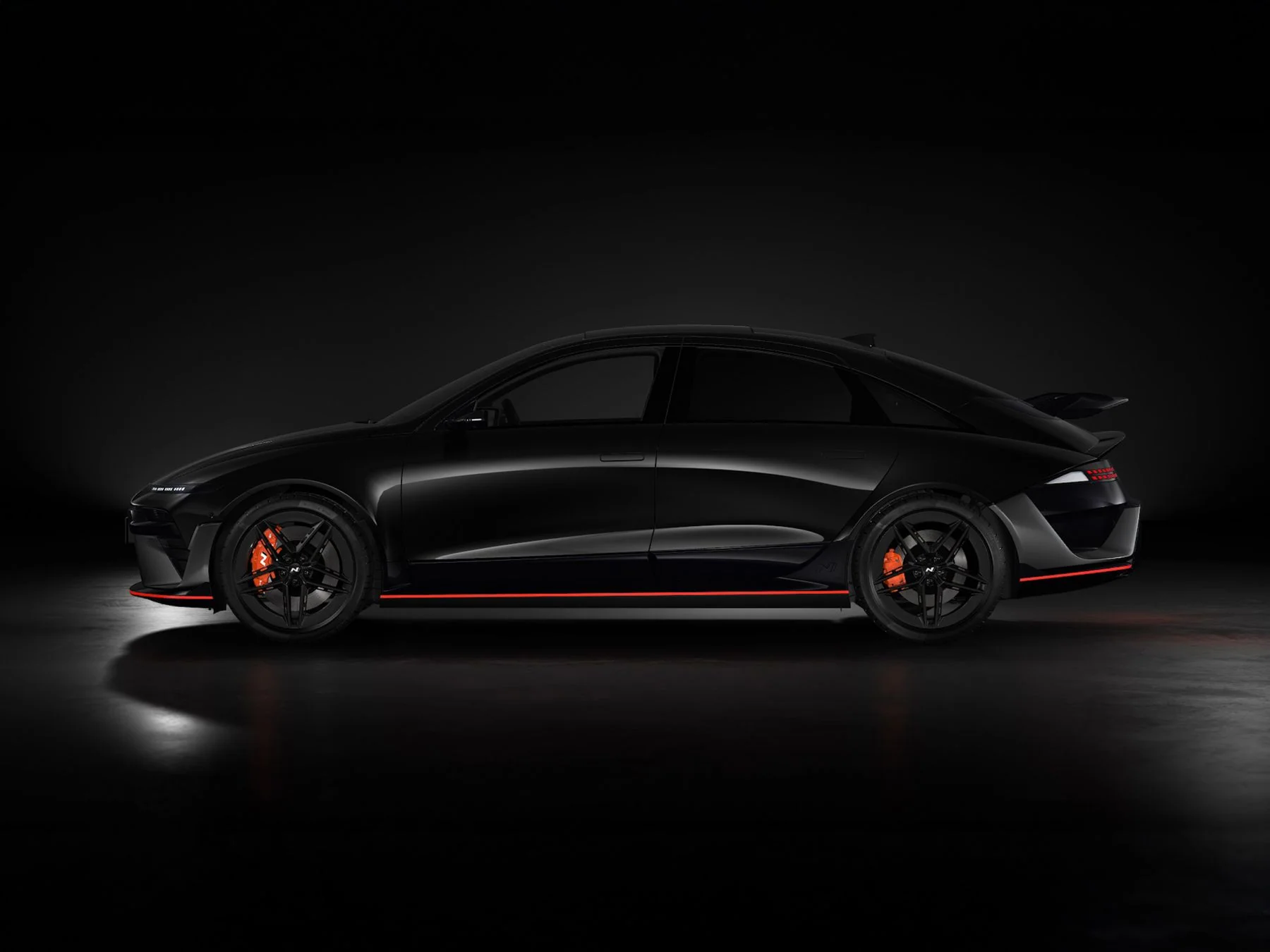 Hyundai IONIQ 6 N i Abyss Black Pearl, sedd i profil