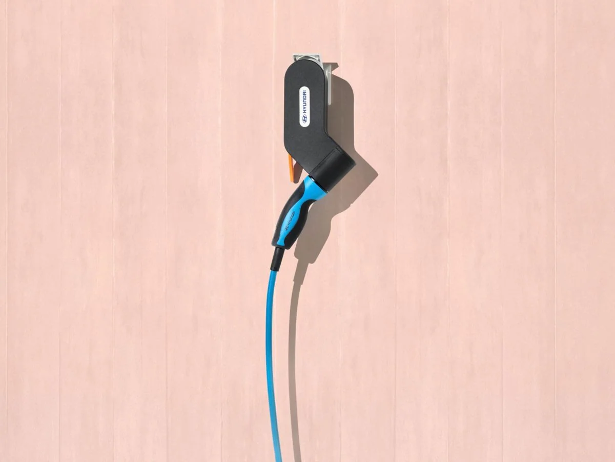 Hyundais Mobility dock, en kompakt laddadapter för vanligt hushållsuttag