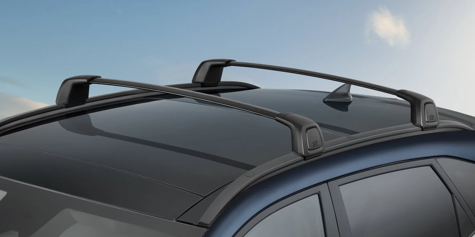Lasthållare i aluminium monterade på Hyundai KONA Electric