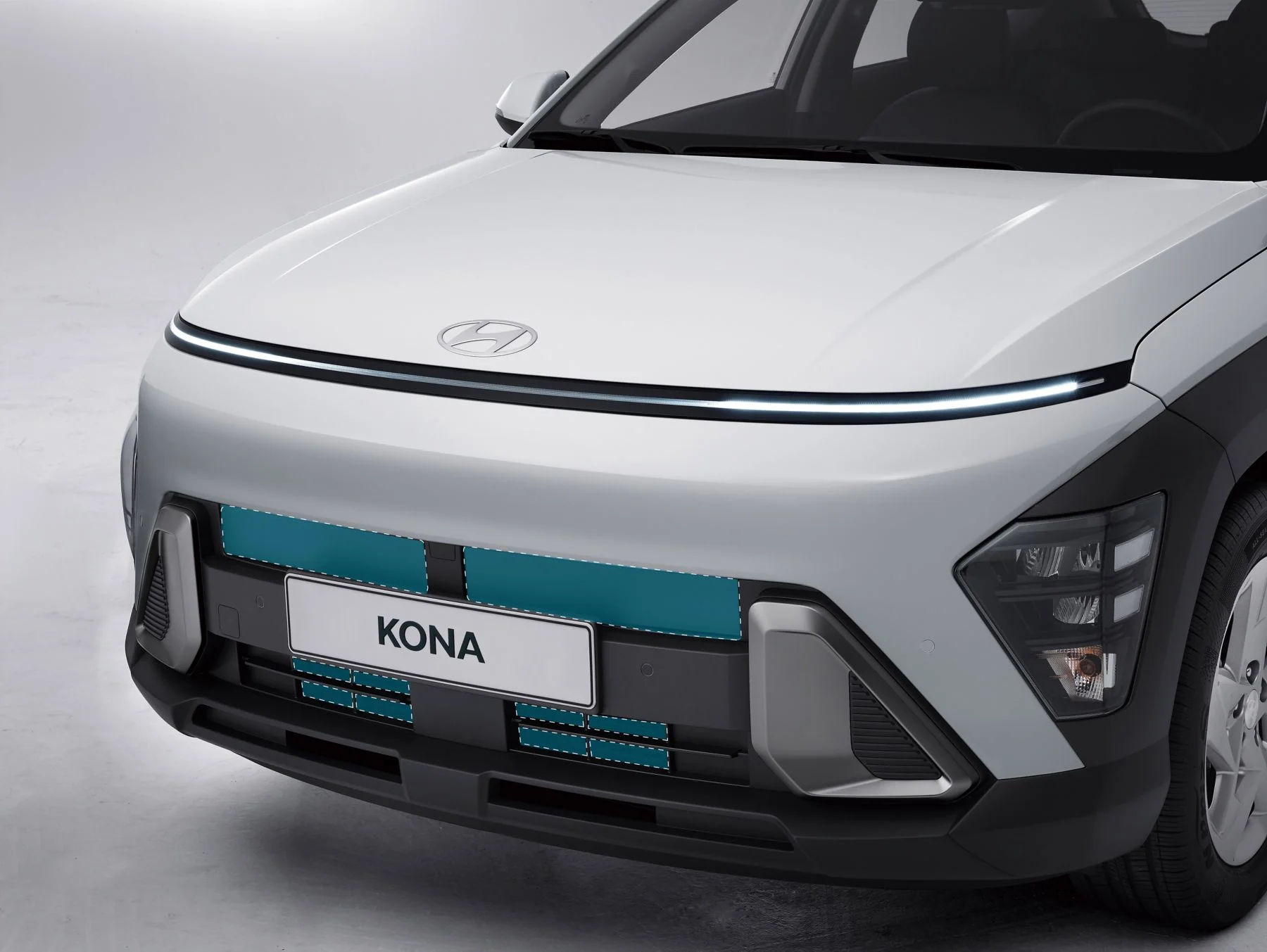 Aktiva luftklaffar i frontgrillen på Hyundai KONA Hybrid, markerade i turkost