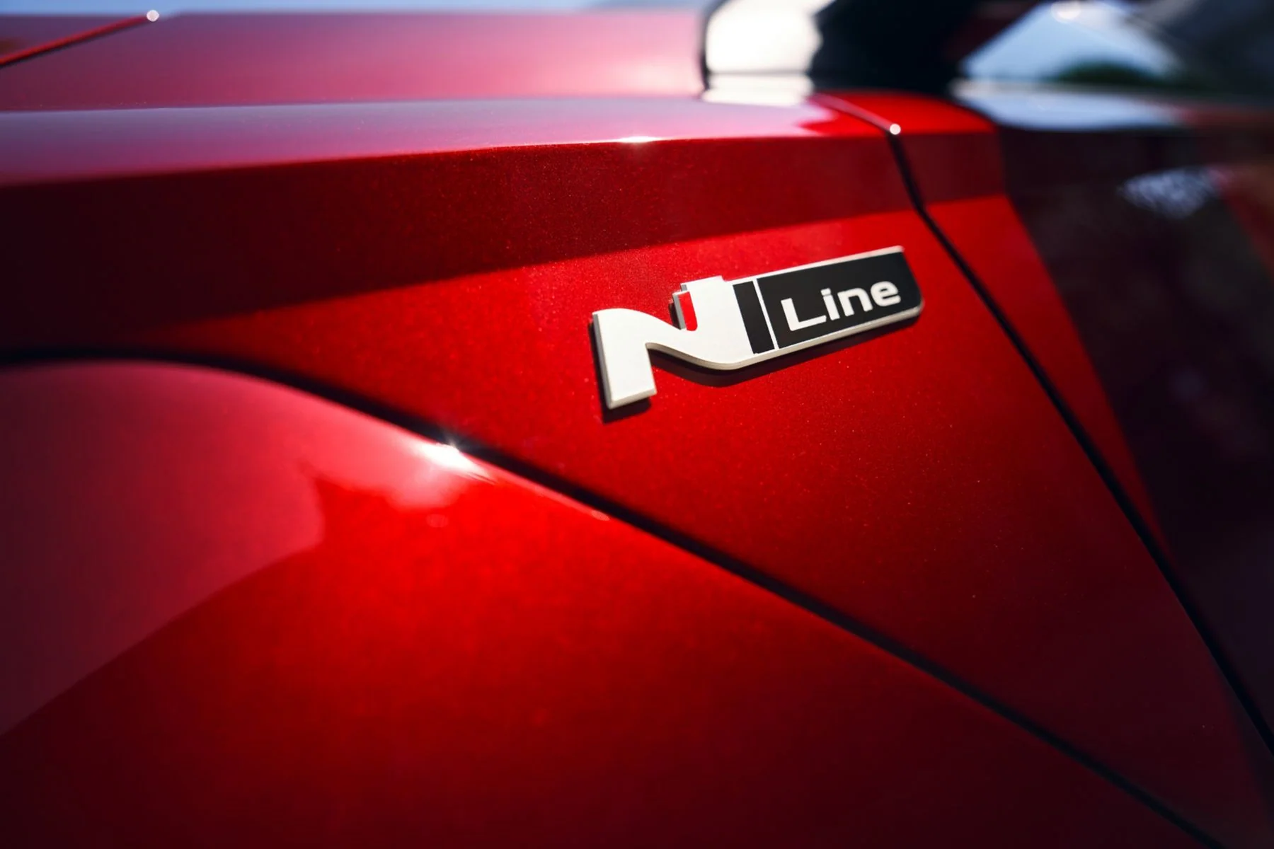 N Line-emblem på Hyundai KONA Hybrid