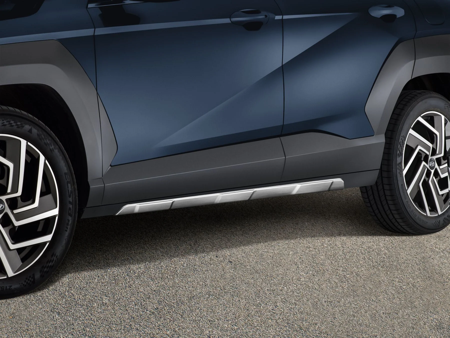 Sidokjol monterad på Hyundai KONA Hybrid