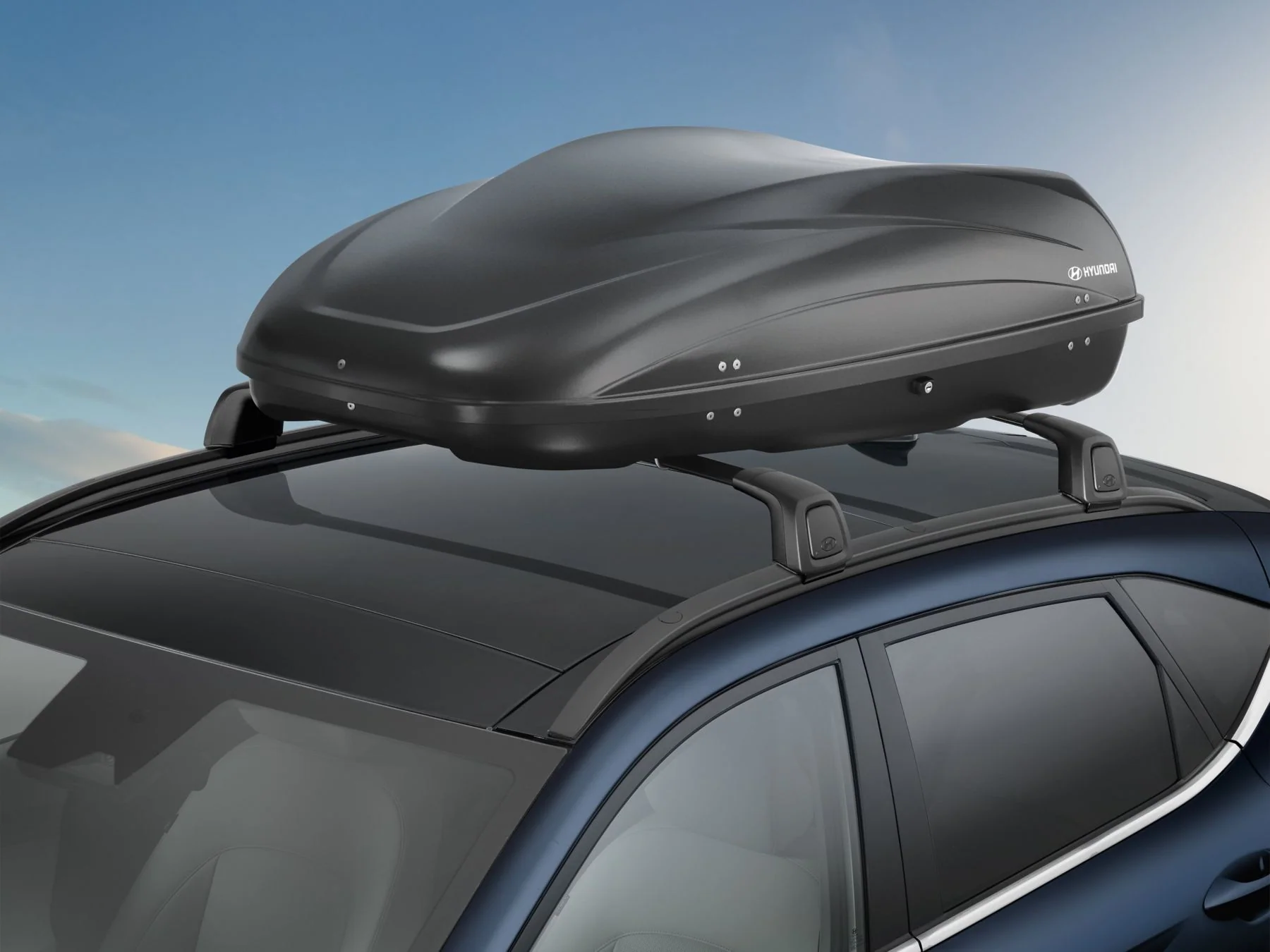 Takbox monterad på Hyundai KONA Hybrid