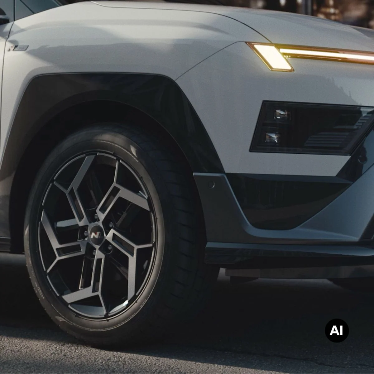 Närbild av en lättmetallfälg på helt nya Hyundai BAYON N Line