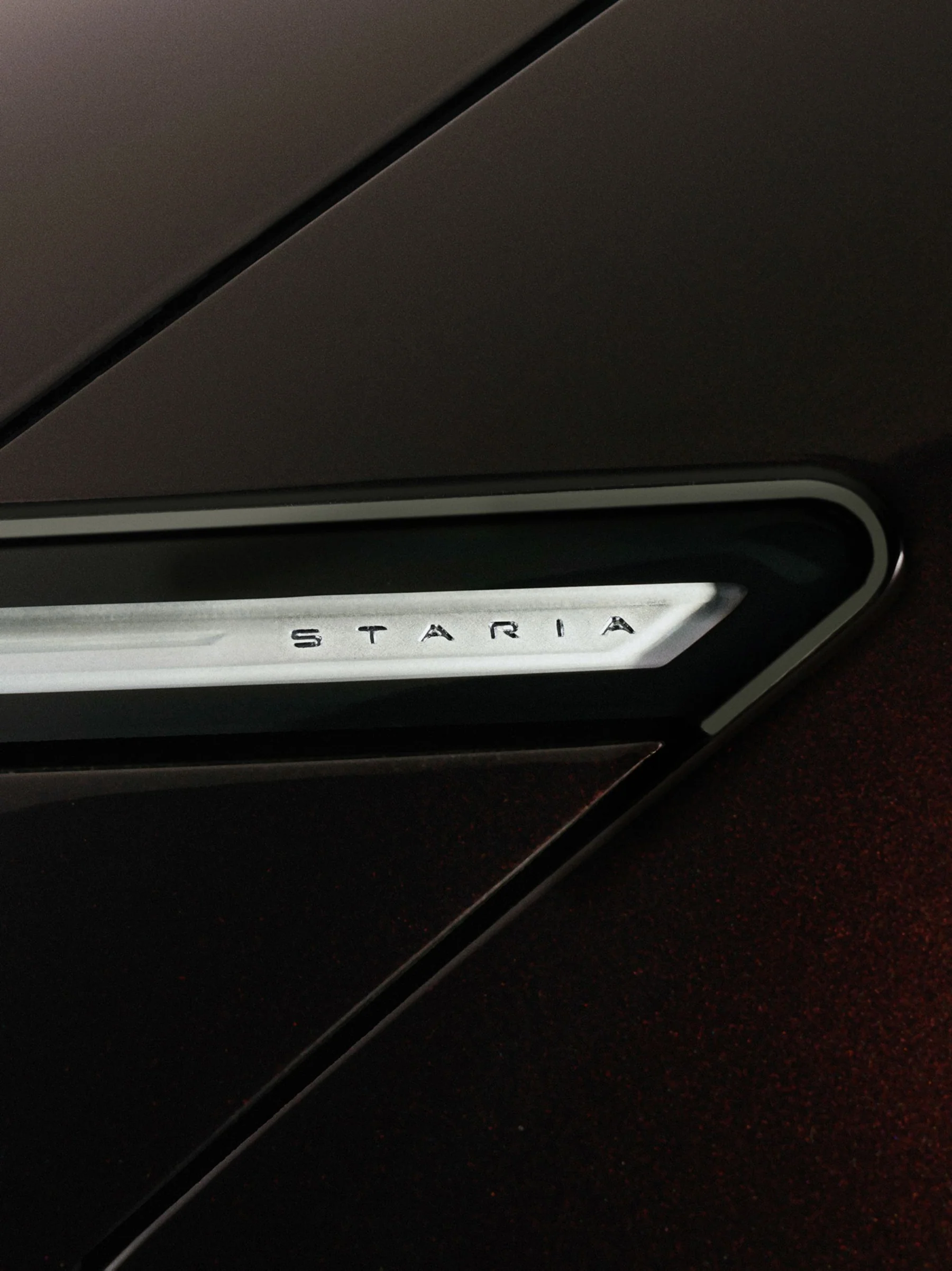 STARIA-emblemet i sidopanelen på Hyundai STARIA Electric