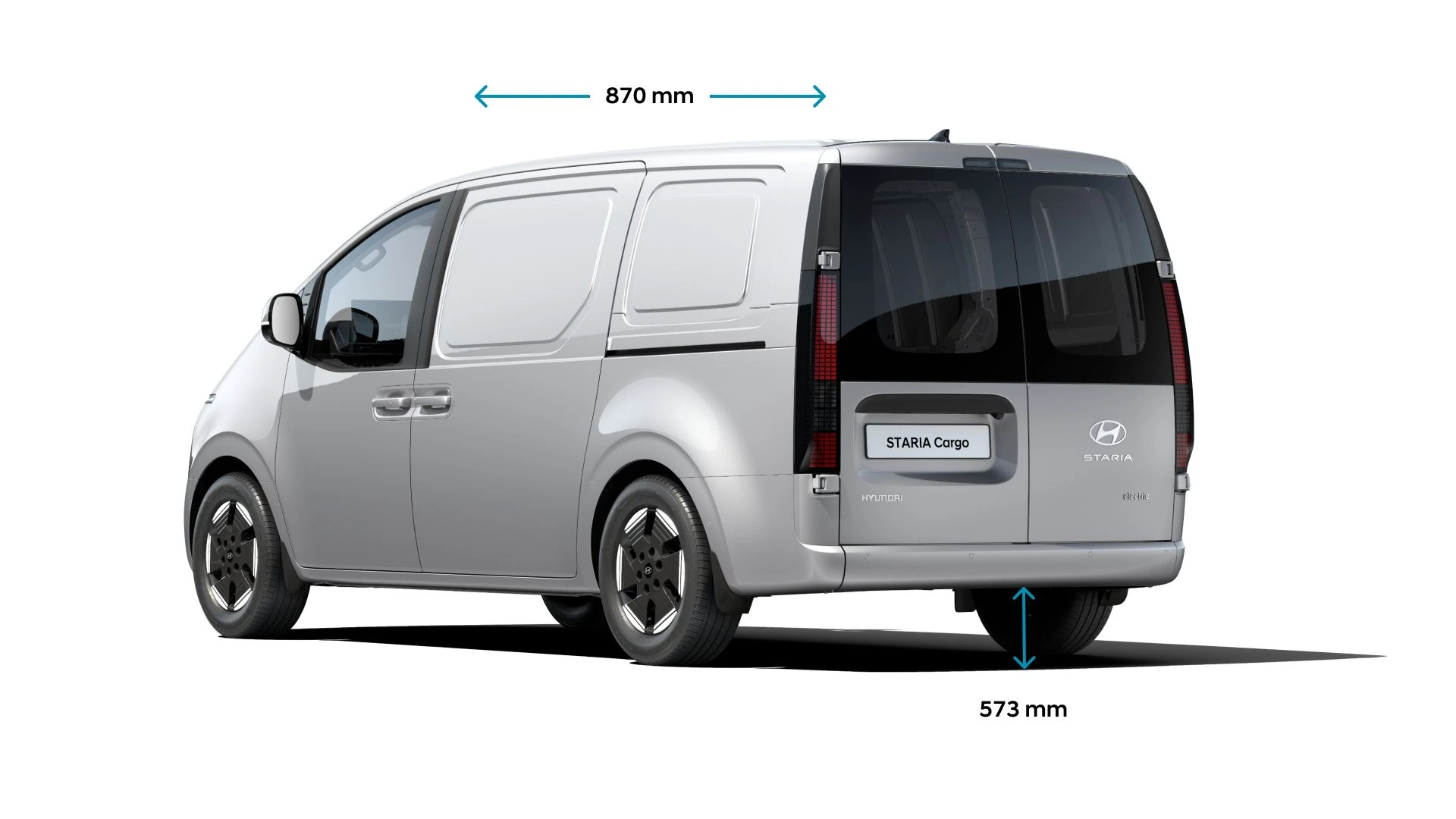 Hyundai STARIA Cargo snett bakifrån med måtten för skjutdörrens bredd, 870 mm, och lasthöjden, 573 mm