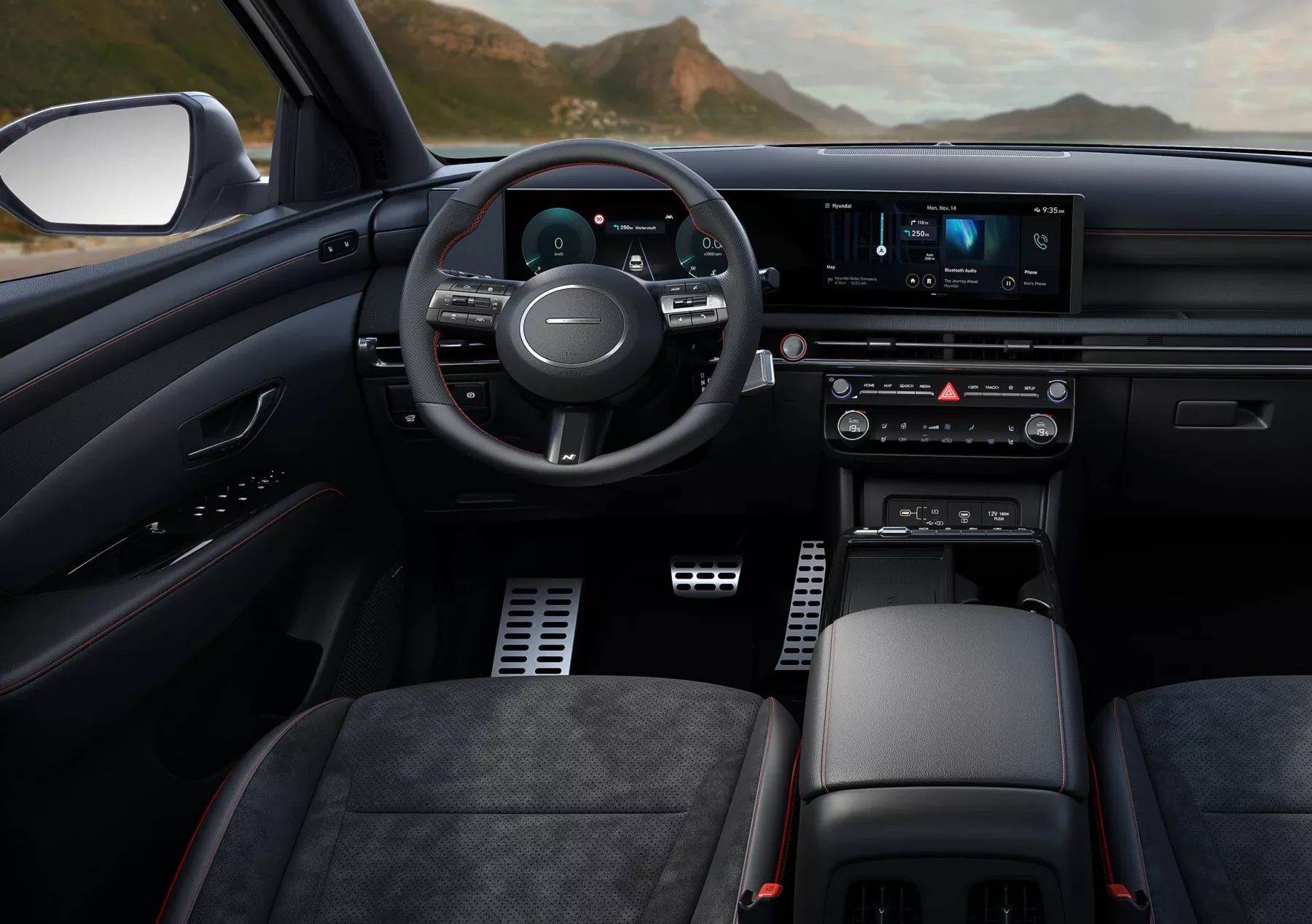 Metallpedaler och instrumentpanel i Hyundai TUCSON Hybrid N Line