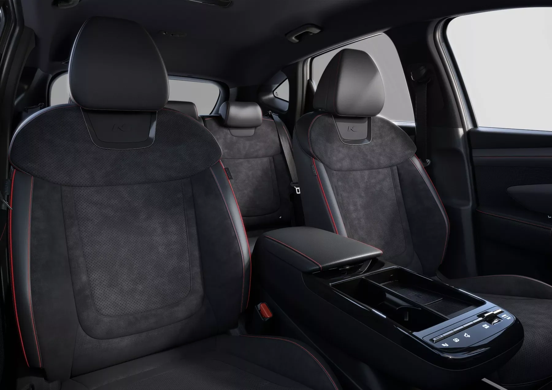 N Line-säten med röda kontrastsömmar i Hyundai TUCSON Hybrid