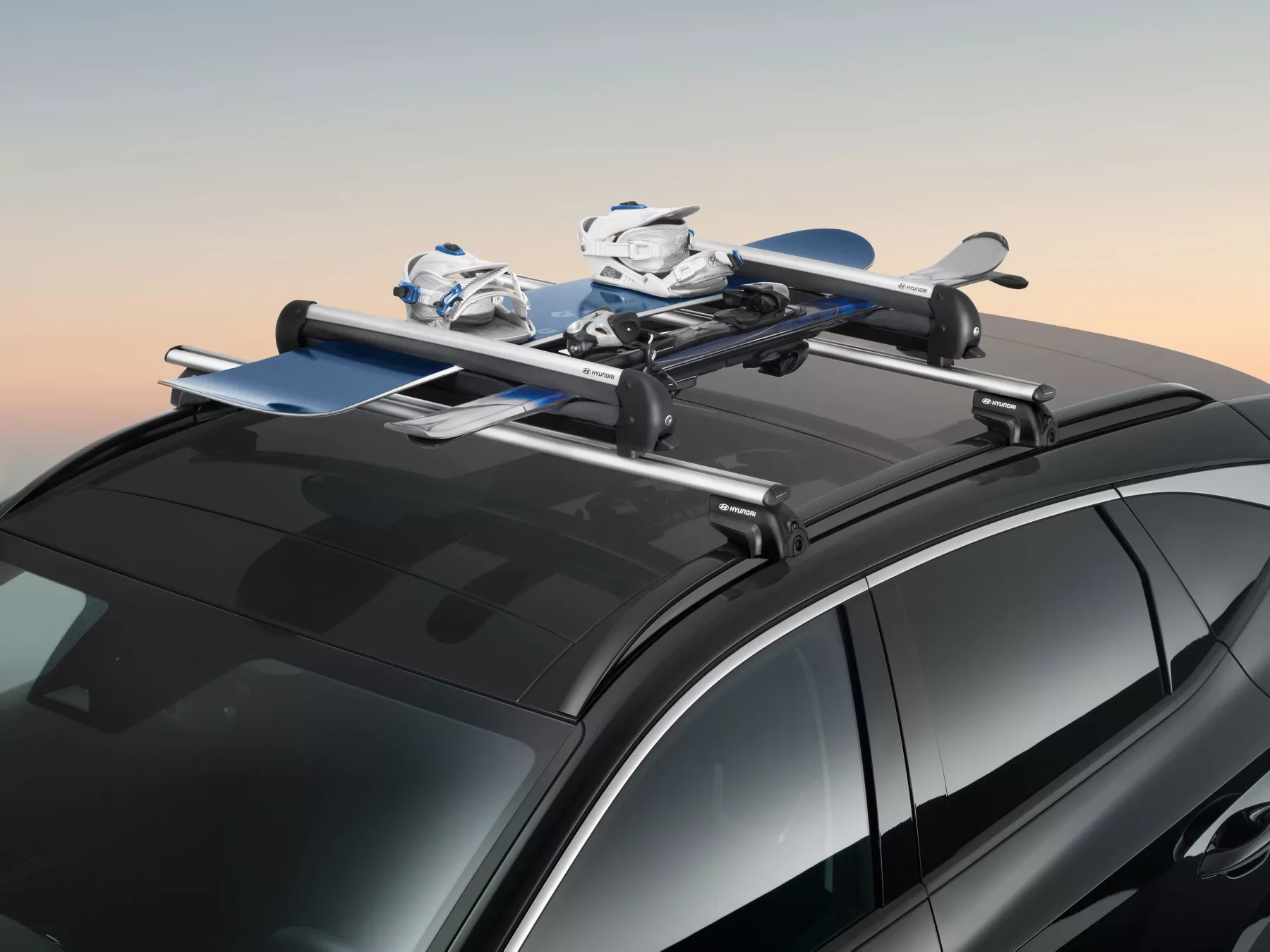 Skidhållare monterad på taket av Hyundai TUCSON
